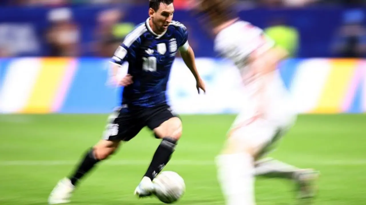 Với Messi, Argentina đã có 'Bàn chân của Chúa'