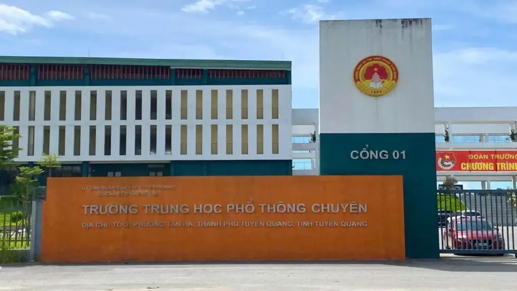 Vụ 147 điểm 10 toán: Khởi tố hiệu trưởng Trường THPT chuyên Tuyên Quang và 6 người khác