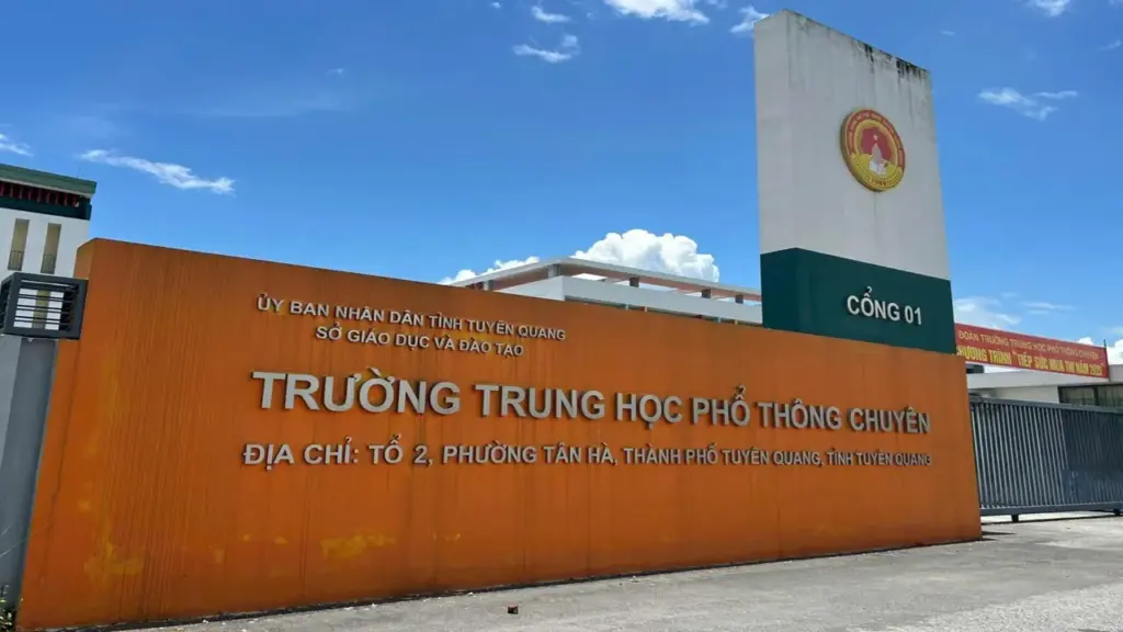 Vụ dải điểm toán hiếm gặp: Giáo viên của trường không tham gia coi thi