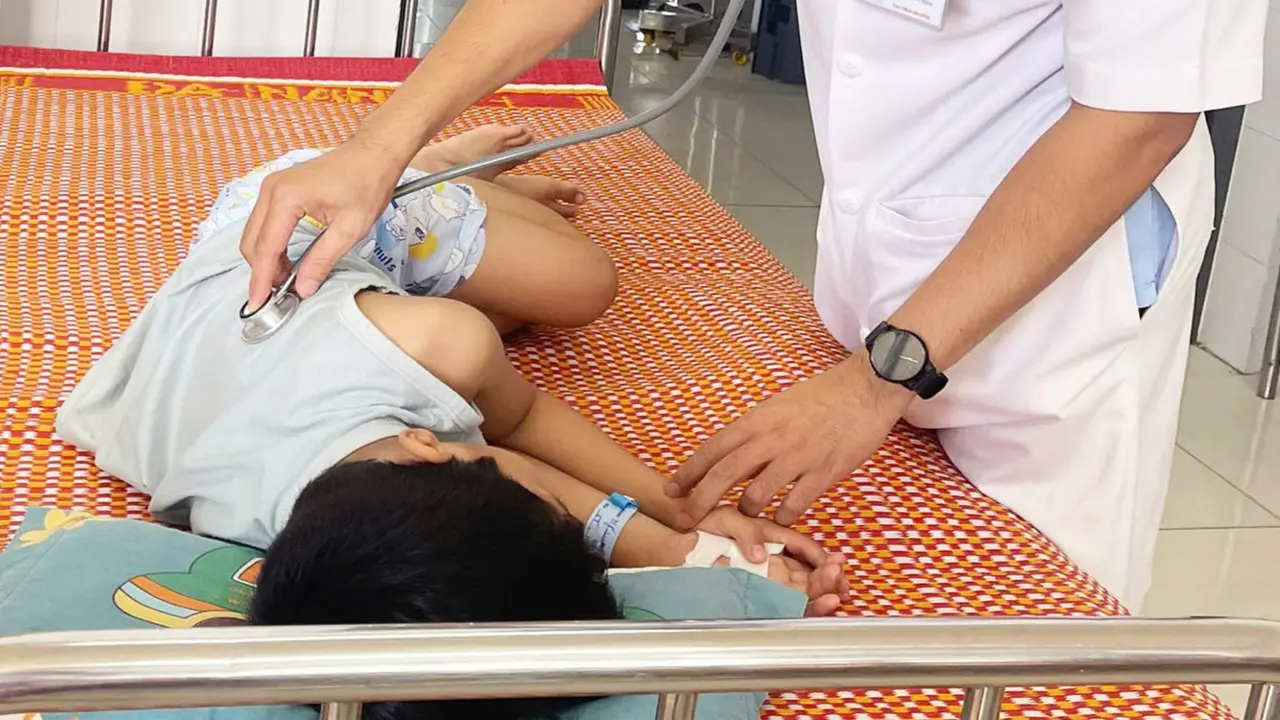 Vụ hàng loạt người ngộ độc sau khi ăn bánh mì: Xử phạt 2 cơ sở