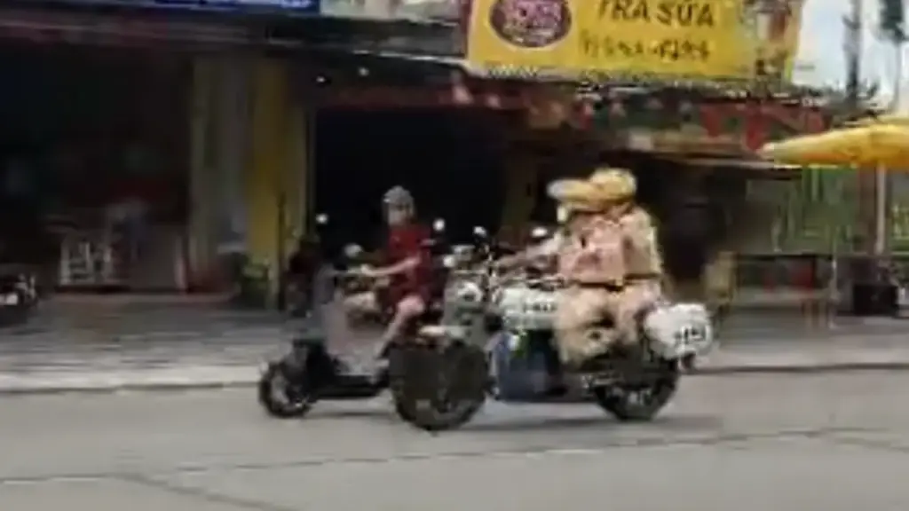 Vụ tố cảnh sát giao thông truy đuổi, đánh người vi phạm ở Gia Lai: Triệu tập 2 cán bộ sau video mới