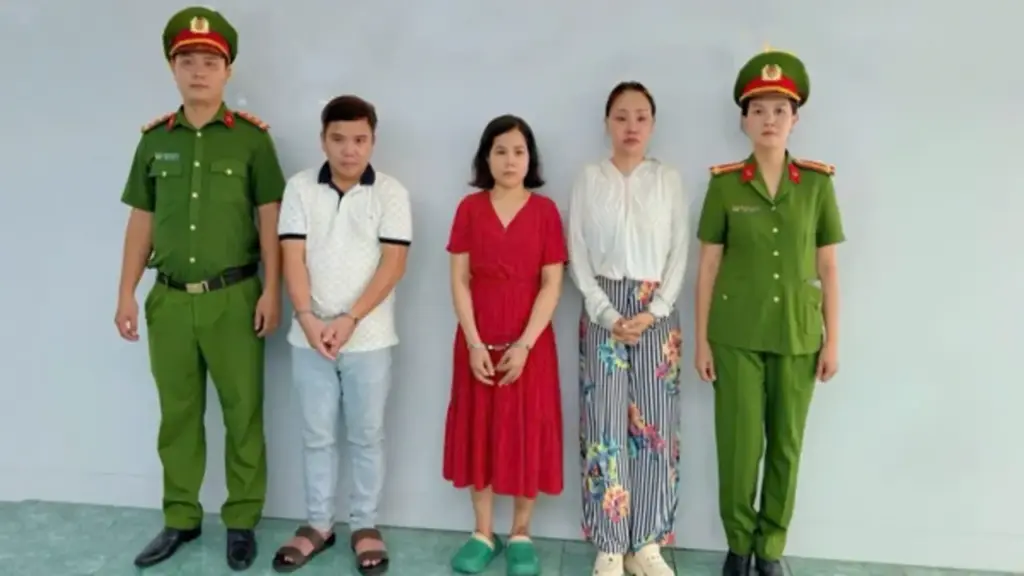 Vụ truyền trắng da làm chết người ở TP.HCM: Công an bắt giam 3 bị can