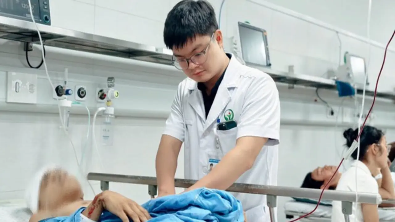 Vụ xe khách lao khỏi cao tốc ở Hà Nội: Bộ Y tế chỉ đạo khẩn