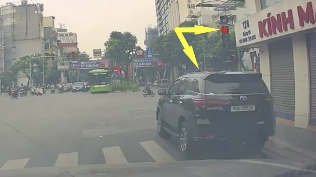 'Vượt đèn đỏ vì thói quen đếm giây'
