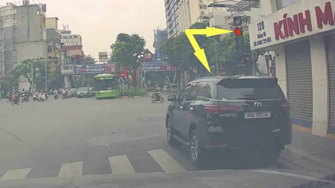 'Vượt đèn đỏ vì thói quen đếm giây'