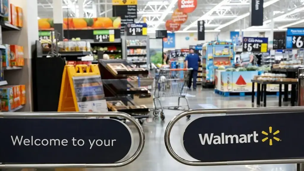 Walmart tổ chức tour tham quan siêu thị cho fan World Cup