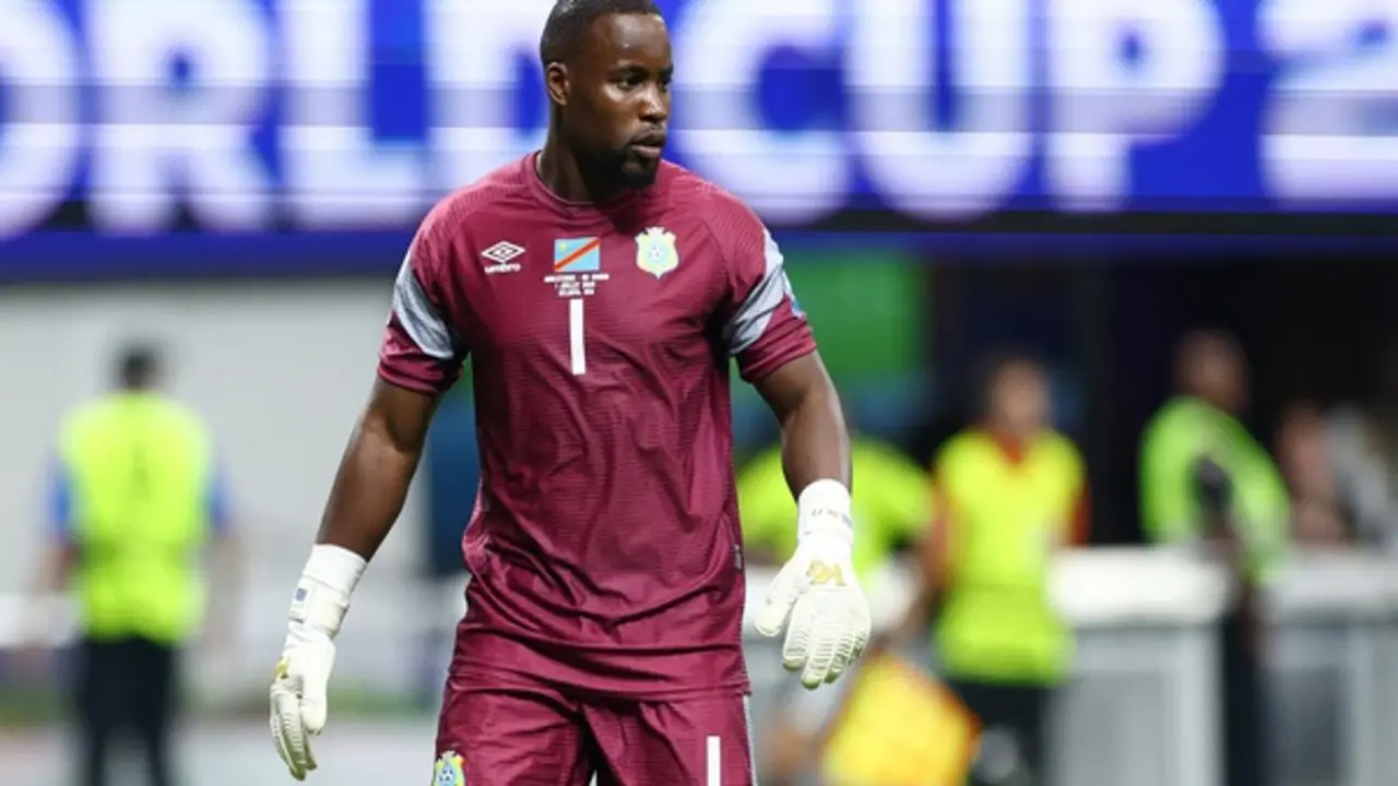 World Cup kinh điển của những thủ môn vô danh: Vozinha gọi, Mpasi trả lời