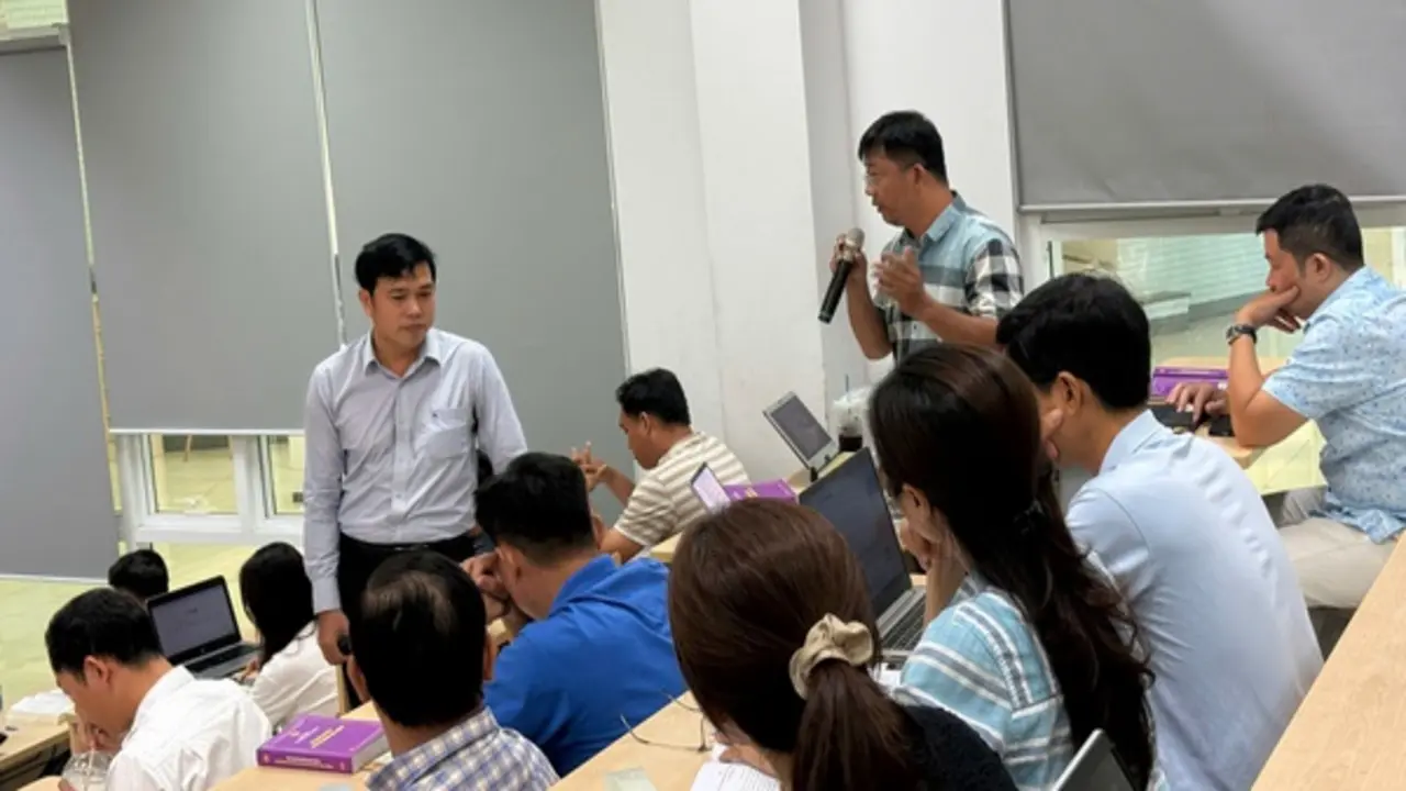 Xây dựng đội ngũ cán bộ là nền tảng cho phát triển bền vững