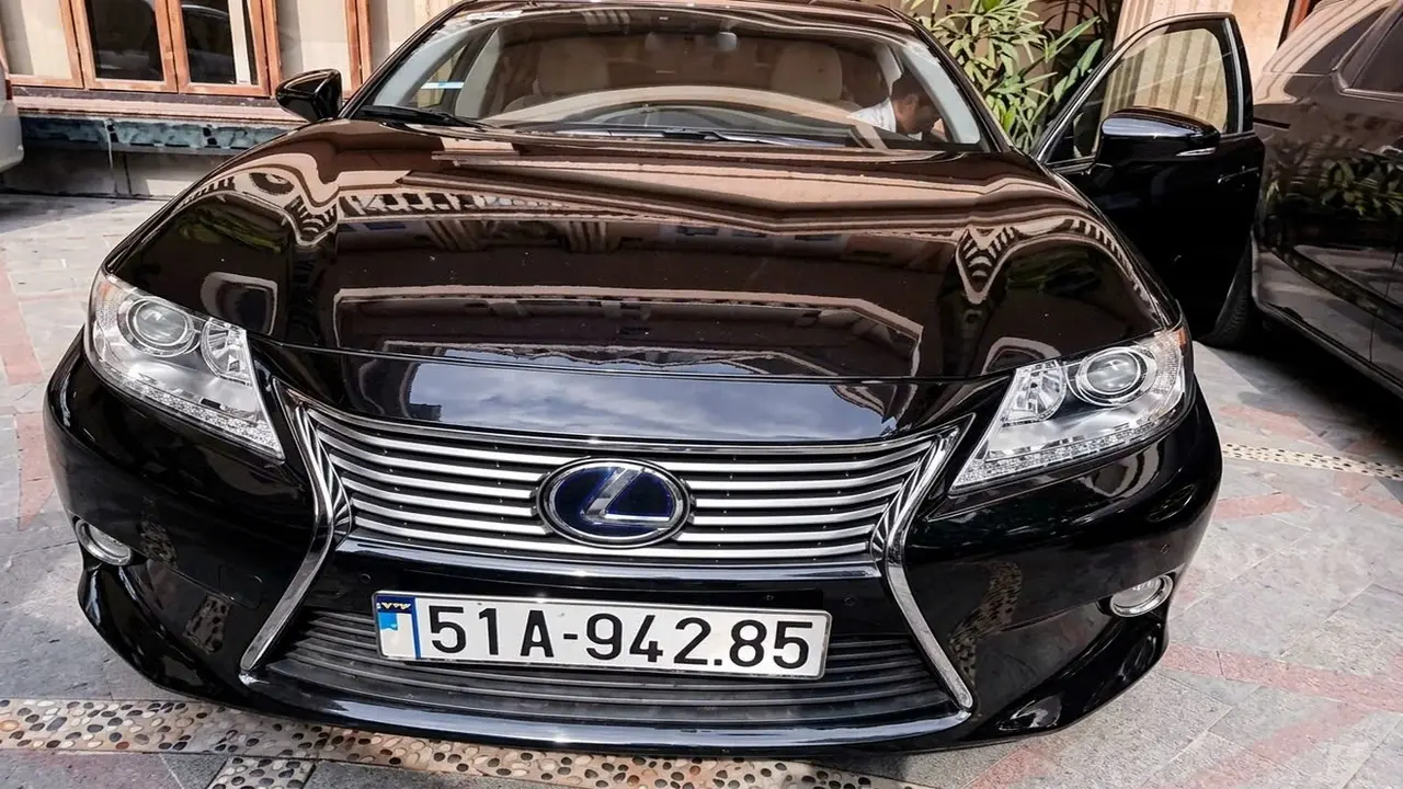 Xe Lexus của bà Trương Mỹ Lan giảm còn 635 triệu đồng sau hai lần đấu giá