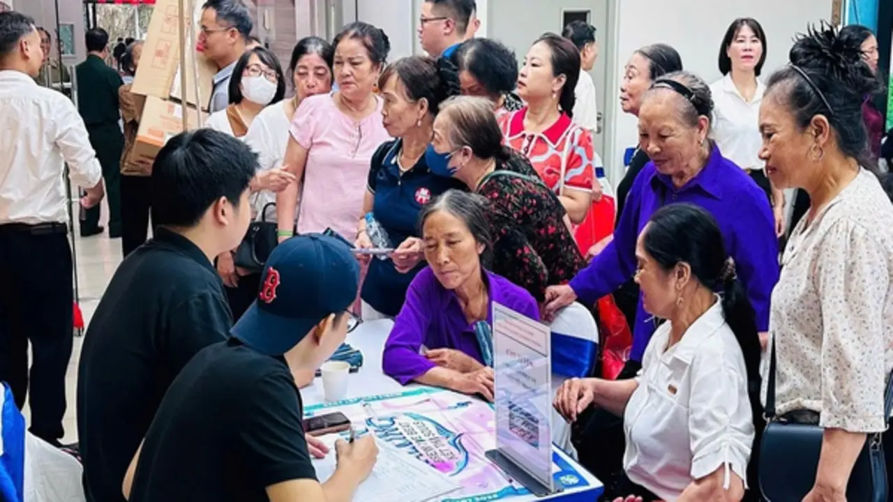 Xin việc ở… tuổi hưu