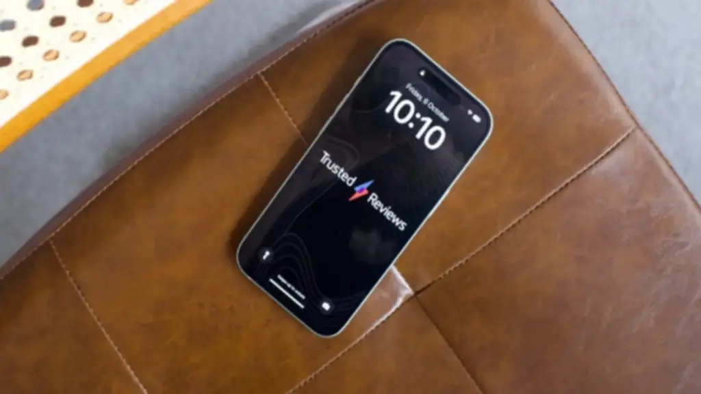 &Yacute; nghĩa bất ngờ của biểu tượng ổ khóa bên cạnh pin trên iPhone