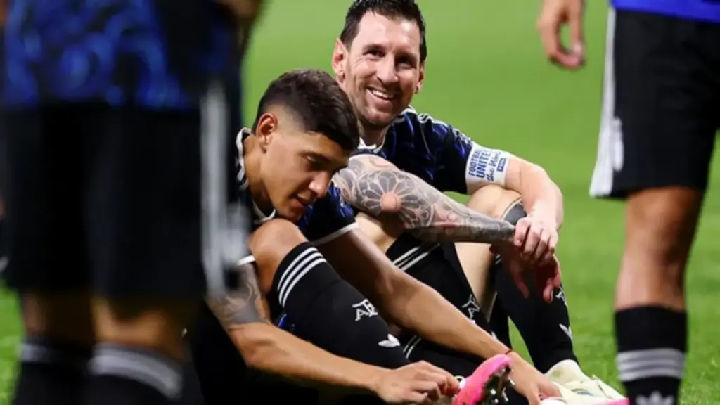Yamal nói gì về bức ảnh Messi tắm cho mình hồi bé xíu: Thật tuyệt khi đối đầu chung kết World Cup