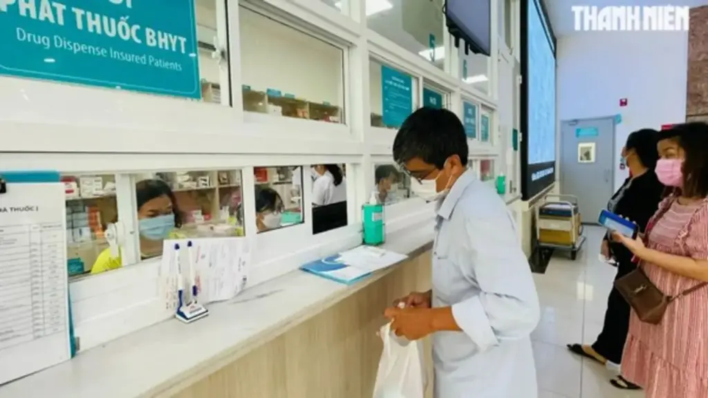 Yêu cầu chấn chỉnh tình trạng người bệnh BHYT phải tự mua thuốc, thiết bị y tế